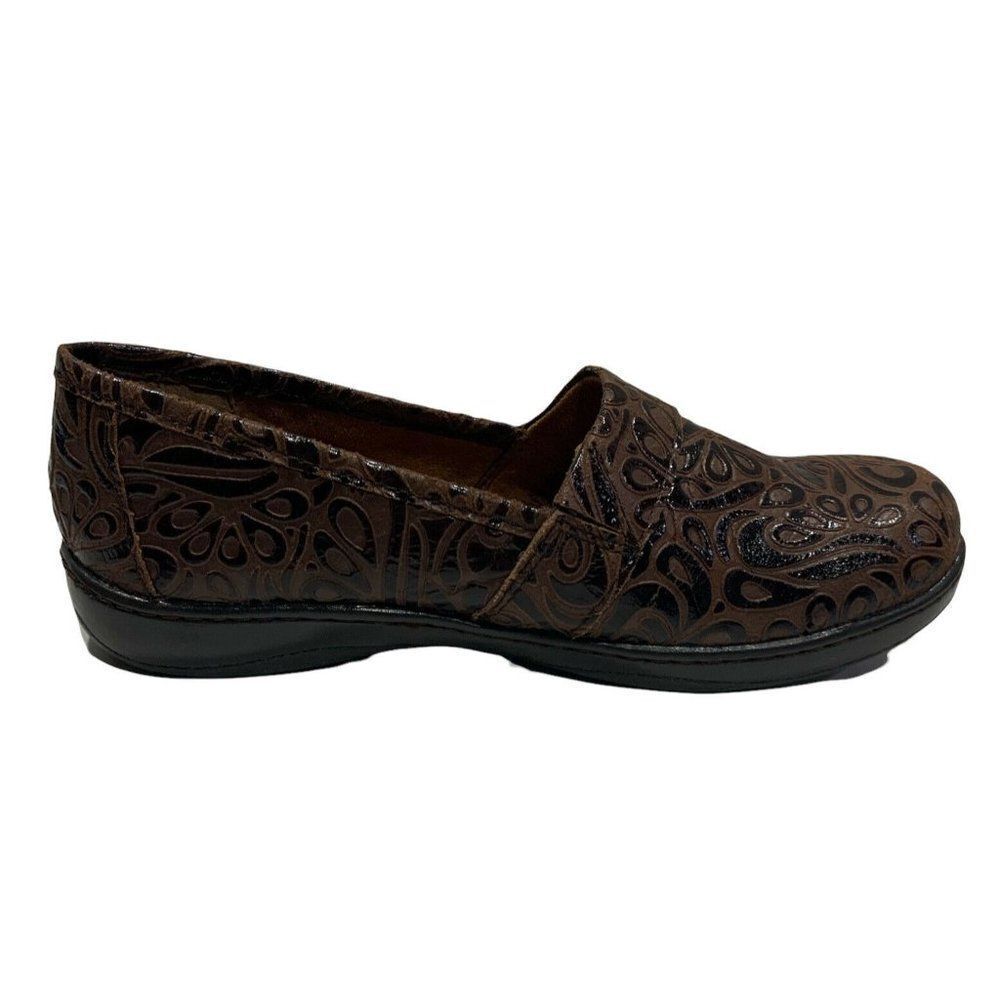 BOC Howell Slip On Casual Comfort Flats Brown Embossed Tooled Leather 6.5 NWOT